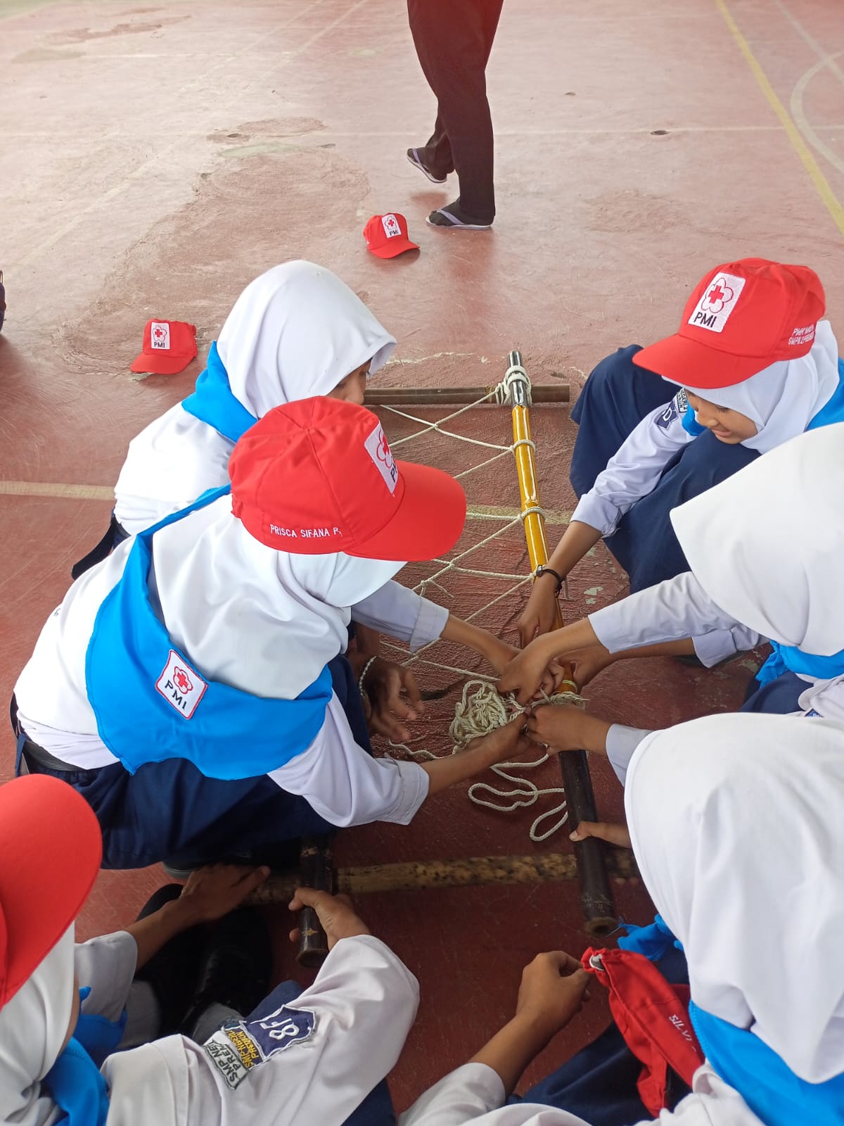 Galeri 10 untuk ekstrakurikuler Palang Merah Remaja