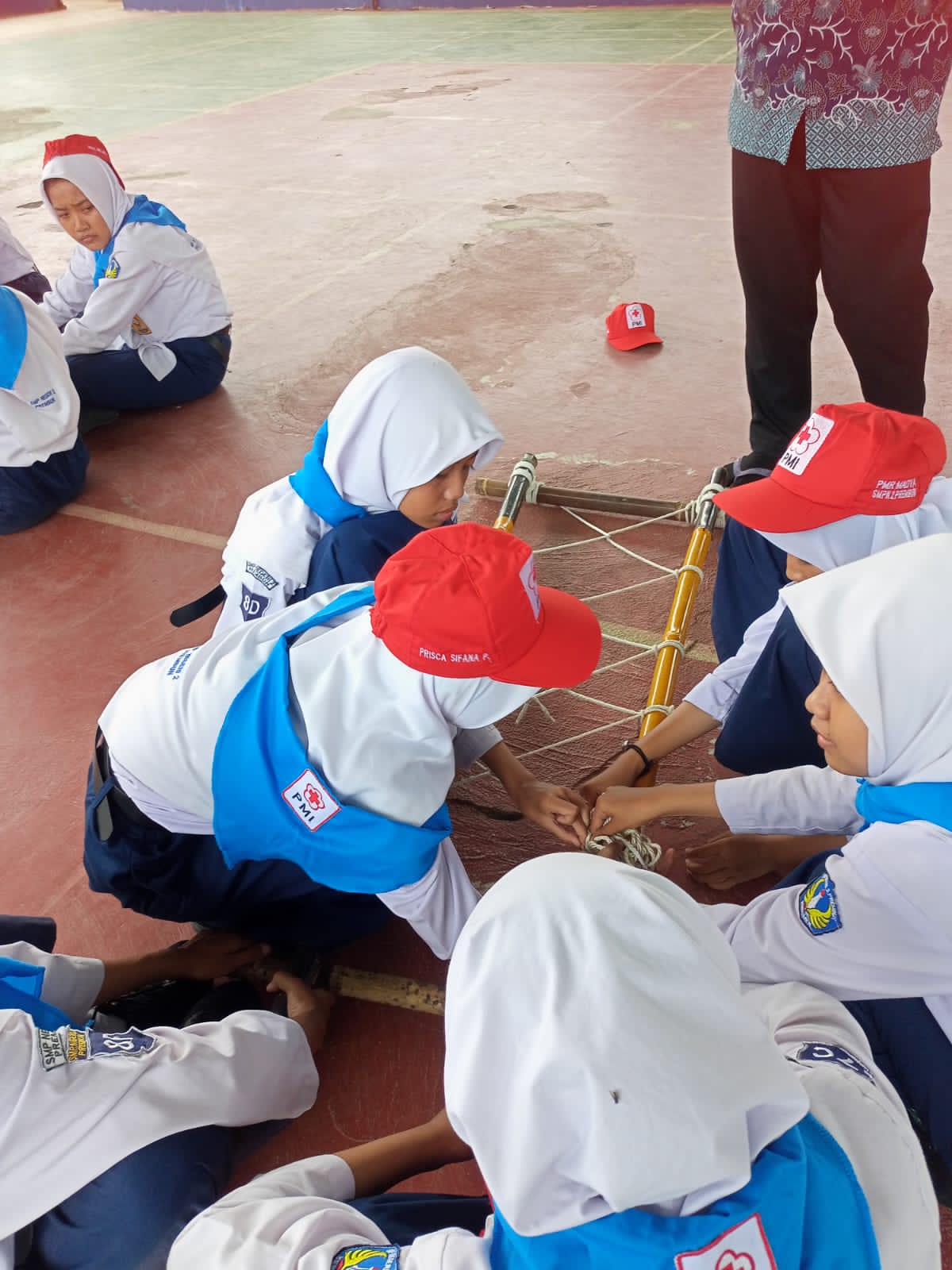 Galeri 12 untuk ekstrakurikuler Palang Merah Remaja