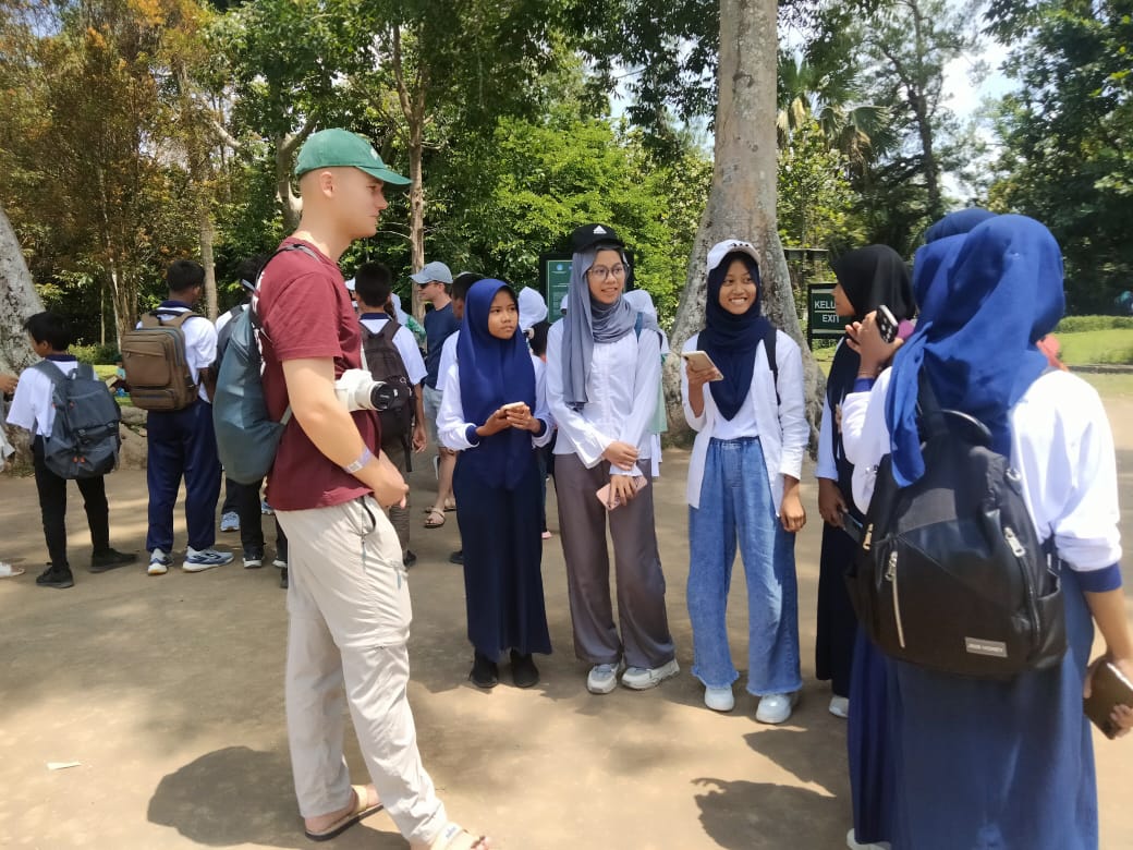 Galeri 3 untuk ekstrakurikuler English Club