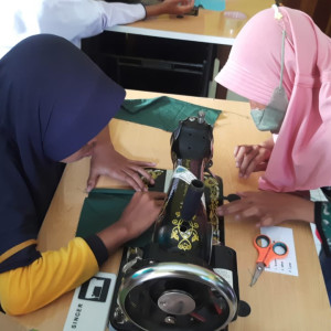 Galeri gambar Kegiatan Menjahit 2